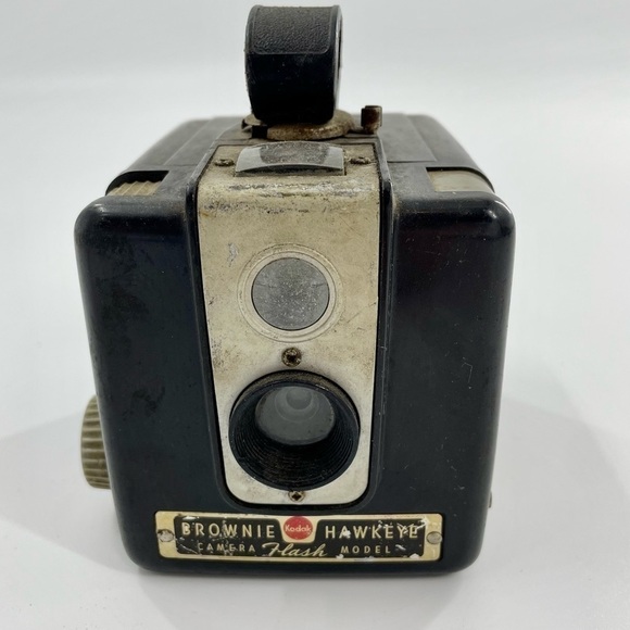 Vintage Kodak Brownie Hawkeye flash camera - Picture 2 of 7